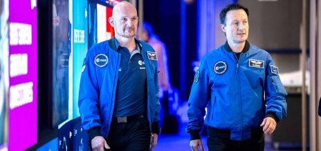 Les astronautes Alexander Gerst (g.) et Matthias Maurer lors du conseil des ministres de l’ESA. 