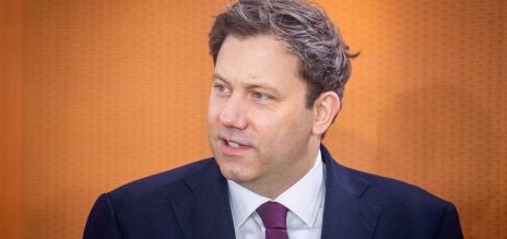 Lars Klingbeil, vice-chancelier et ministre des Finances, lors d’une manifestation publique à Berlin