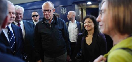 Federal Chancellor Friedrich Merz arrives at the central railway station in Kyiv in the early morning. 