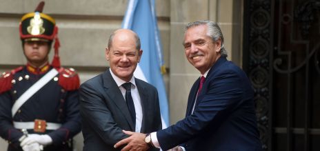 Argentine President Alberto Fernandez (R) shakes hands with German Chancellor Olaf Scholz (L) 