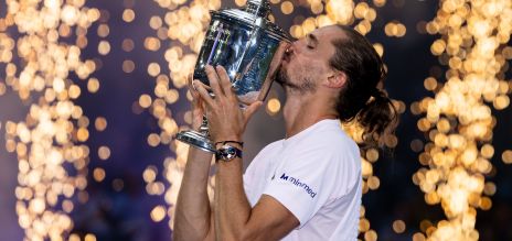 Alexander Zverev lors de la cérémonie de remise des coupes après son triomphe à l’US Open de New York.