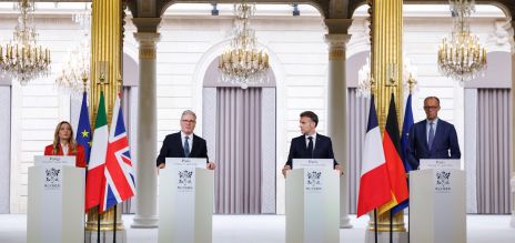 Macron, Starmer, Meloni et Merz lors d’un sommet sur le détroit d’Ormuz, en avril&nbsp;2026. 