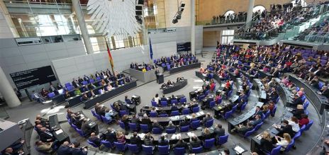 Bundestag stimmt für Finanzpaket 