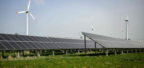 Panneaux solaires et éoliennes 