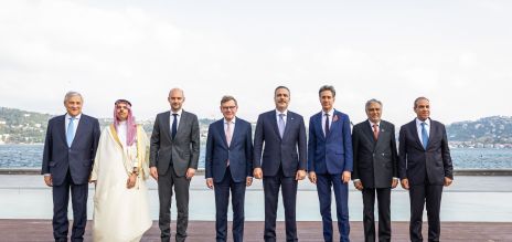 Besides Wadephul (centre left) and Turkish Foreign Minister Hakan Fidan (centre right), who was hosting the meeting, foreign ministers from France, the United Kingdom, Italy, Egypt, Pakistan and Saudi Arabia gathered in Istanbul. 