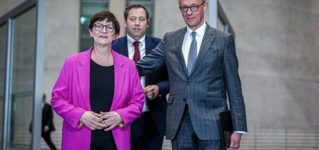 Friedrich Merz (CDU, d.), Saskia Esken et Lars Klingbeil (tous deux SPD)