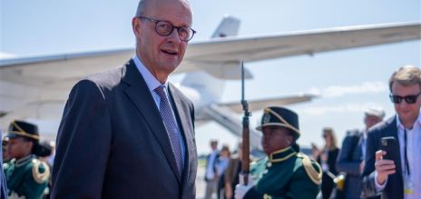 Friedrich Merz aujourd’hui lors de son arrivée en Afrique du Sud pour le sommet du G20. 