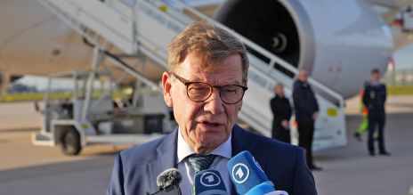 Foreign Minister Johann Wadephul at Berlin Brandenburg Airport before his departure for Qatar.