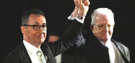 Cem Özdmir con el hasta ahora ministro presidente Winfried Kretschmann