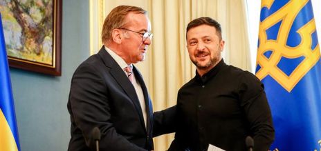 Boris Pistorius (left) and Volodymyr Zelenskiy