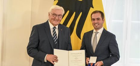 Frank-Walter Steinmeier (à gauche) et Philipp Lahm 