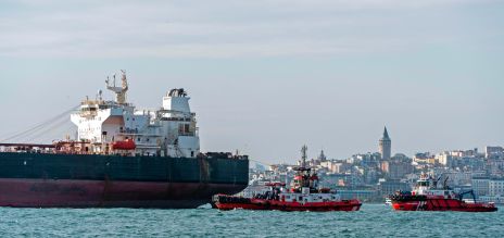 Un pétrolier sur le Bosphore à Istanbul