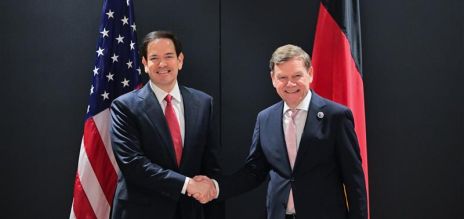 Johann Wadephul (der.) con el ministro de Asuntos Exteriores de EE. UU. Marco Rubio (foto de archivo)