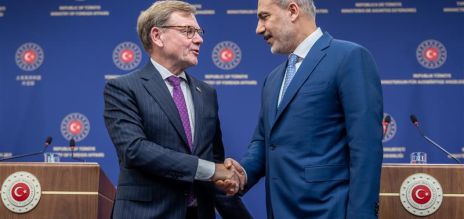 Johann Wadephul (left) and Hakan Fidan 