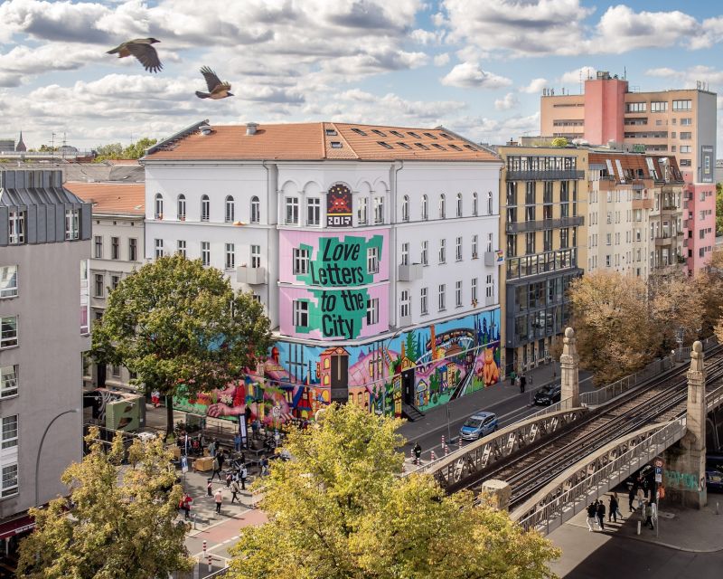 Das Urban Nation in Berlin möchte den Austausch zwischen Kunstschaffenden und Anwohnern fördern.