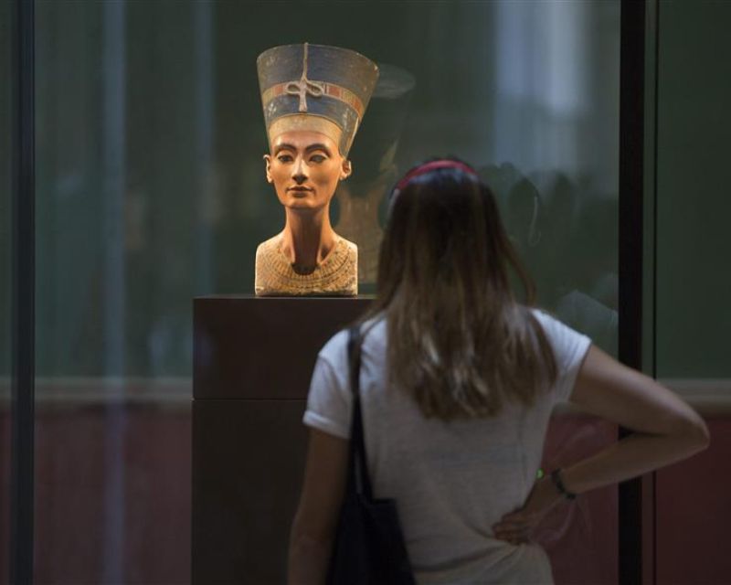 Büste der Nofretete im Nordkuppelsaal des Neuen Museums  