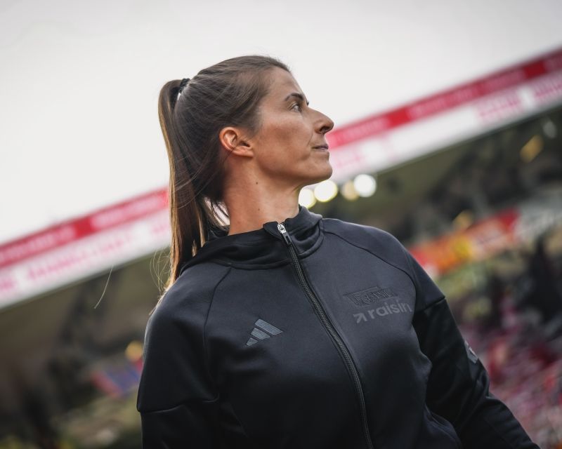 Bundesliga-Trainerin Marie Louise Eta 