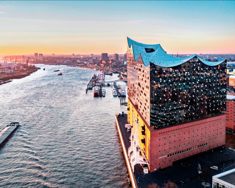Die 2017 eröffnete Elbphilharmonie ist das bekannteste Wahrzeichen der Hamburger HafenCity.