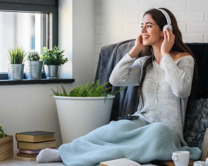 Das Mitsingen von Songs erleichtert das Erlernen einer Sprache.