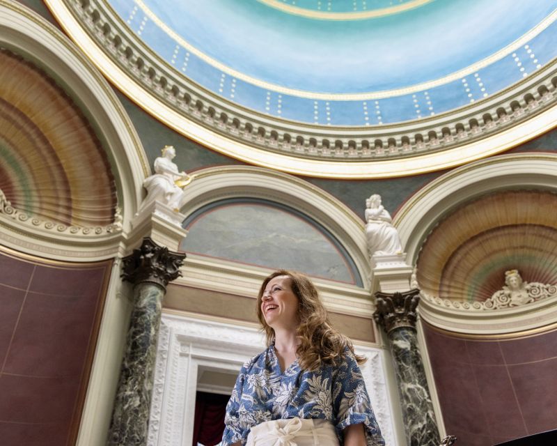 Stefanie Meisgeier im Kuppelsaal der Alten Nationalgalerie 