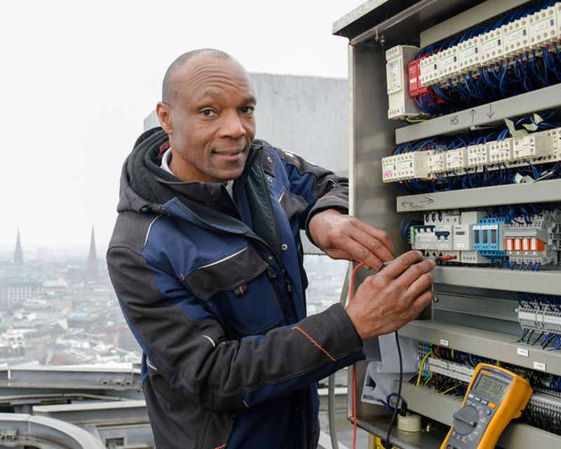 Shorn Carter arbeitet als Elektroniker in Deutschland. 