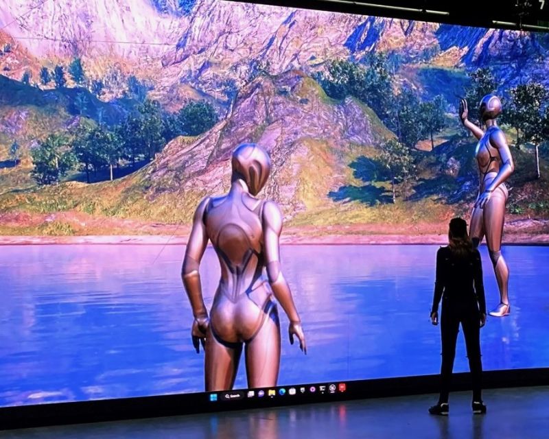 Live-Avatare auf einer LED-Wand.