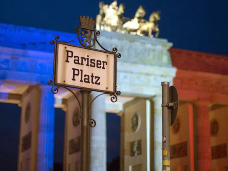 dpa/Schulze - Brandenburger Tor Tricolore