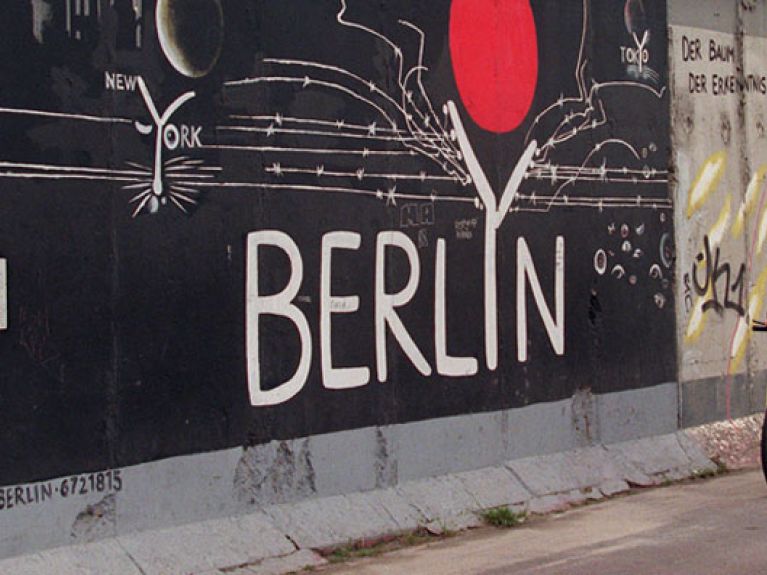 picture-alliance/dpa - Berlin Wall Bike Tour