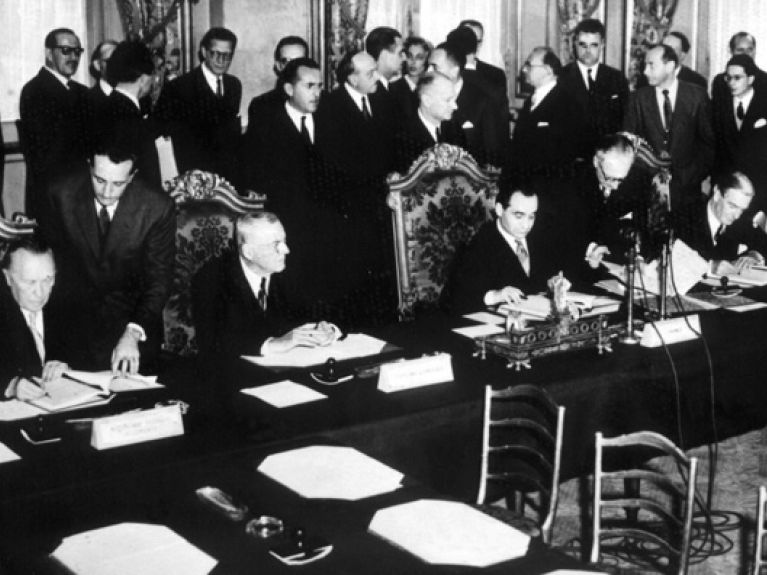 Французская конвенция. Брюссельский пакт 1954. Парижское мирное соглашение 1973. Парижские соглашения (1954).