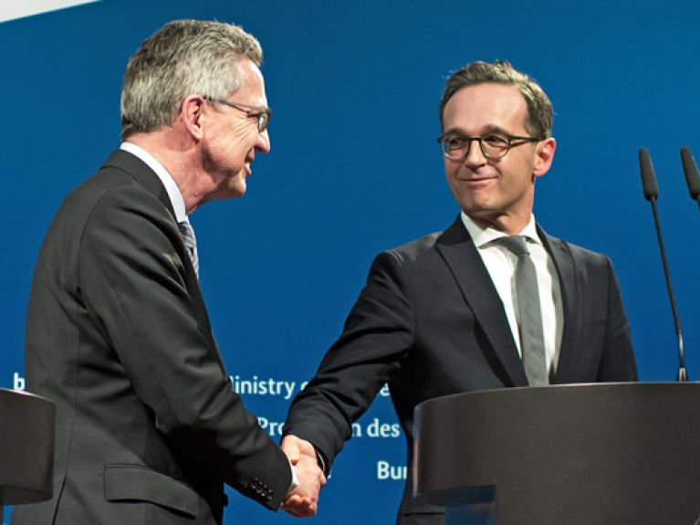 dpa/Bernd von Jutrczenka - Thomas de Maizère and Heiko Maas dpa/Bernd von Jutrczenka - Thomas de Maizère and Heiko Maas