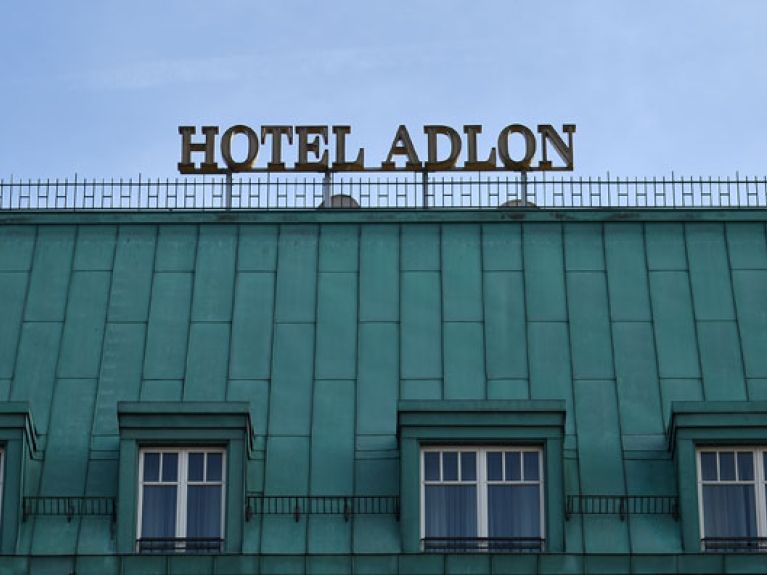 picture-alliance/Oliver Lang - Hotel  Adlon