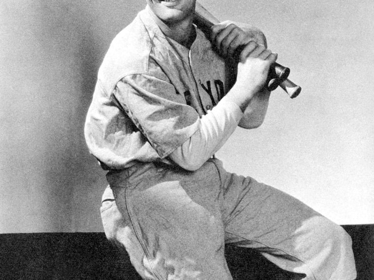 Lou Gehrig – einer der besten Baseball-Spieler in der Geschichte des Sports, wurde 1903 als Sohn armer deutscher Einwanderer als Ludwig Heinrich Gehrig in Manhattan geboren. Lou Gehrig – einer der besten Baseball-Spieler in der Geschichte des Sports, wurde 1903 als Sohn armer deutscher Einwanderer als Ludwig Heinrich Gehrig in Manhattan geboren.