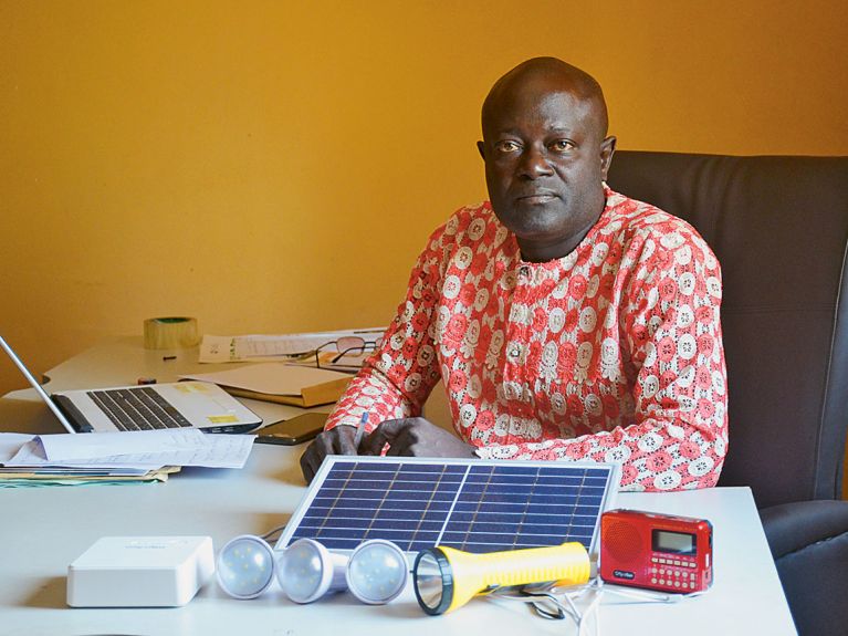 Mohamed Sidi dirige BRCE. Son entreprise vend des installations solaires.