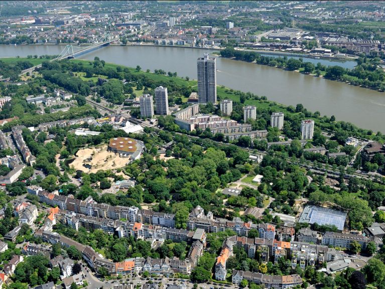 Vogelperspektive auf eine Stadt.