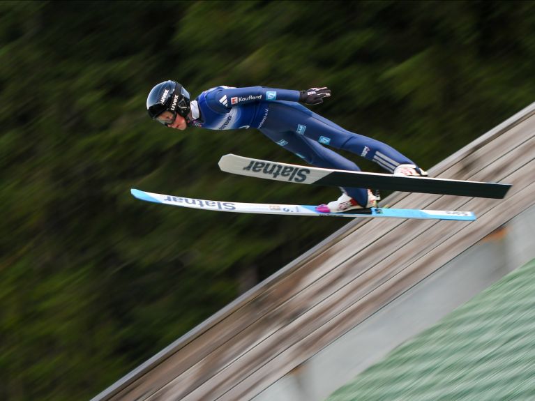 El saltador de esquí Philipp Beckmann durante los entrenamientos y las competiciones