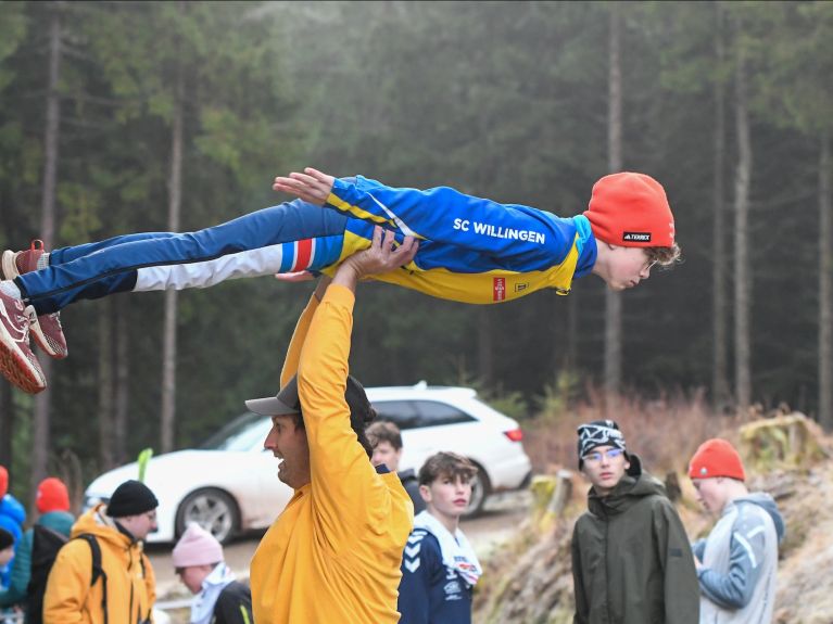 El saltador de esquí Philipp Beckmann durante los entrenamientos y las competiciones