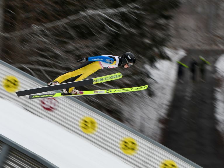 El saltador de esquí Philipp Beckmann durante los entrenamientos y las competiciones