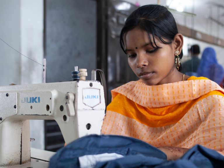 Trabajar por unas buenas condiciones laborales en la industria textil