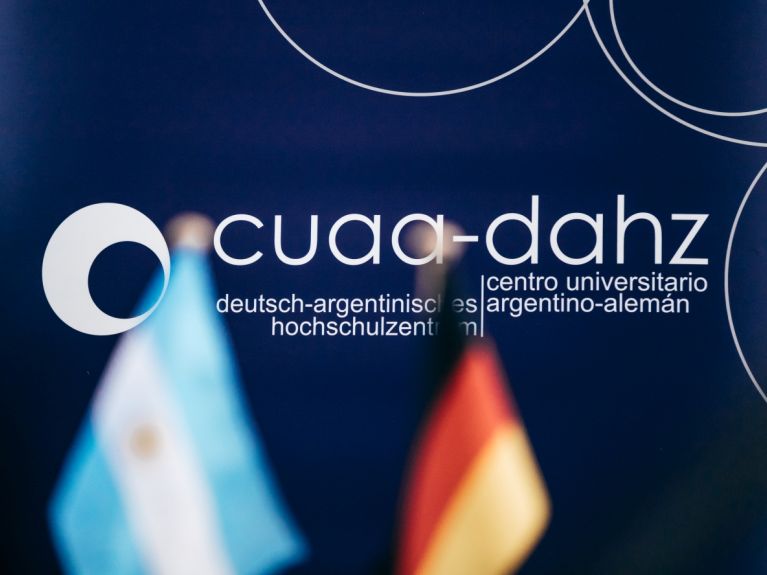 El Centro Universitario Argentino-Alemán (CUAA-DAHZ) existe desde 2012.