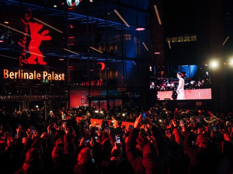 Premiere night at the Berlinale Palast: photographers and fans crowd the red carpet beneath the glowing bear logo.