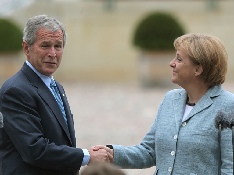 Bush über Merkel: "Eine Frau mit Prinzipien und einem großen Herzen