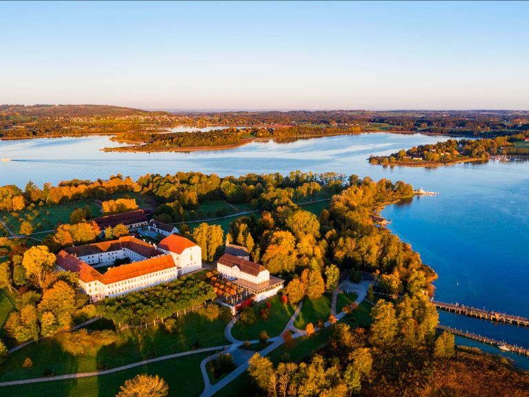 Blick von oben auf ein altes Gebäude