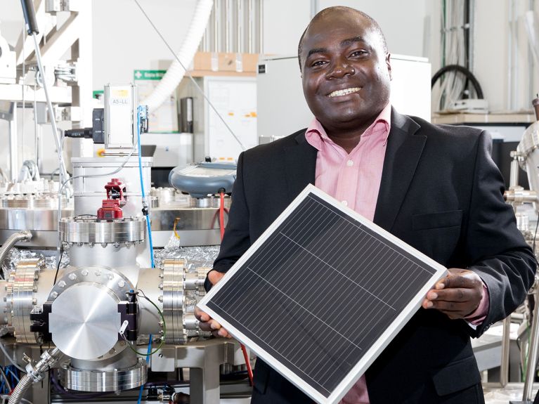 Expert on "green" hydrogen: physicist Solomon Nwabueze Agbo. Expert on "green" hydrogen: physicist Solomon Nwabueze Agbo.