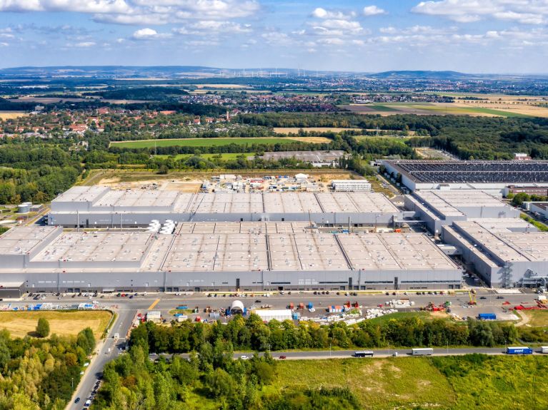 تواصل فولكس فاجن المضيّ قدمًا في إنتاج بطارياتها الخاصة.