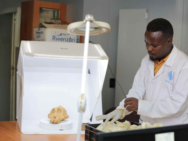 Christopher Ssebuyungo vom Uganda National Museum Christopher Ssebuyungo vom Uganda National Museum
