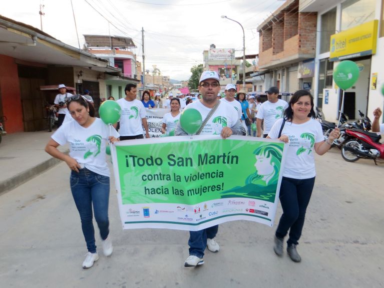 A demonstration opposes violence against women in Peru.