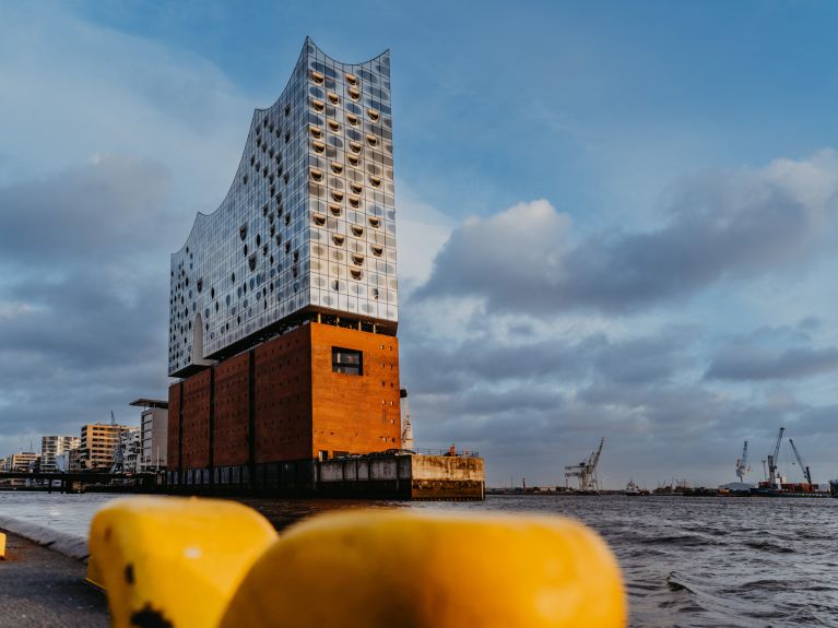 Die Elbphilharmonie steht auf dem ehemaligen Kaispeicher A, einem früheren Lagerhaus für Kakao, Tee und Tabak.