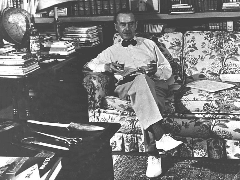 Thomas Mann 1947 in seinem kalifornischen Haus