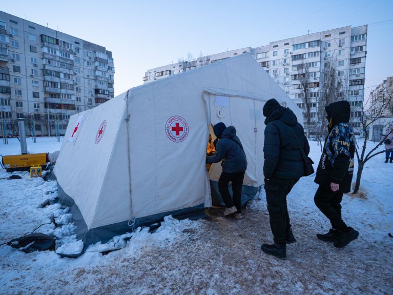 Following a power outage, people in Ukraine are reliant on help. 