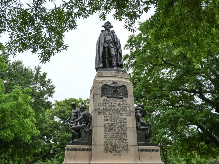 Statue von Friedrich Wilhelm von Steuben in Washington, D.C., nahe dem Weißen Haus